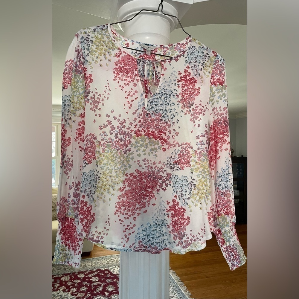 Lucky Brand women.Peasant top size medium white floral long sleeve